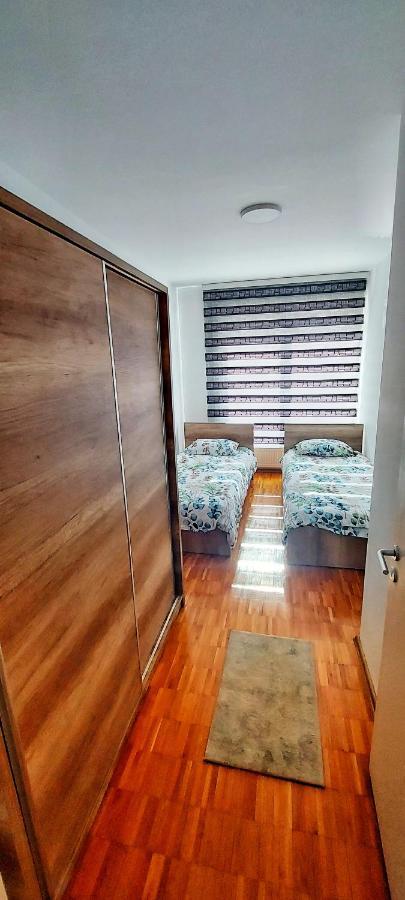 Sunflower Apartments Pristina Exterior foto